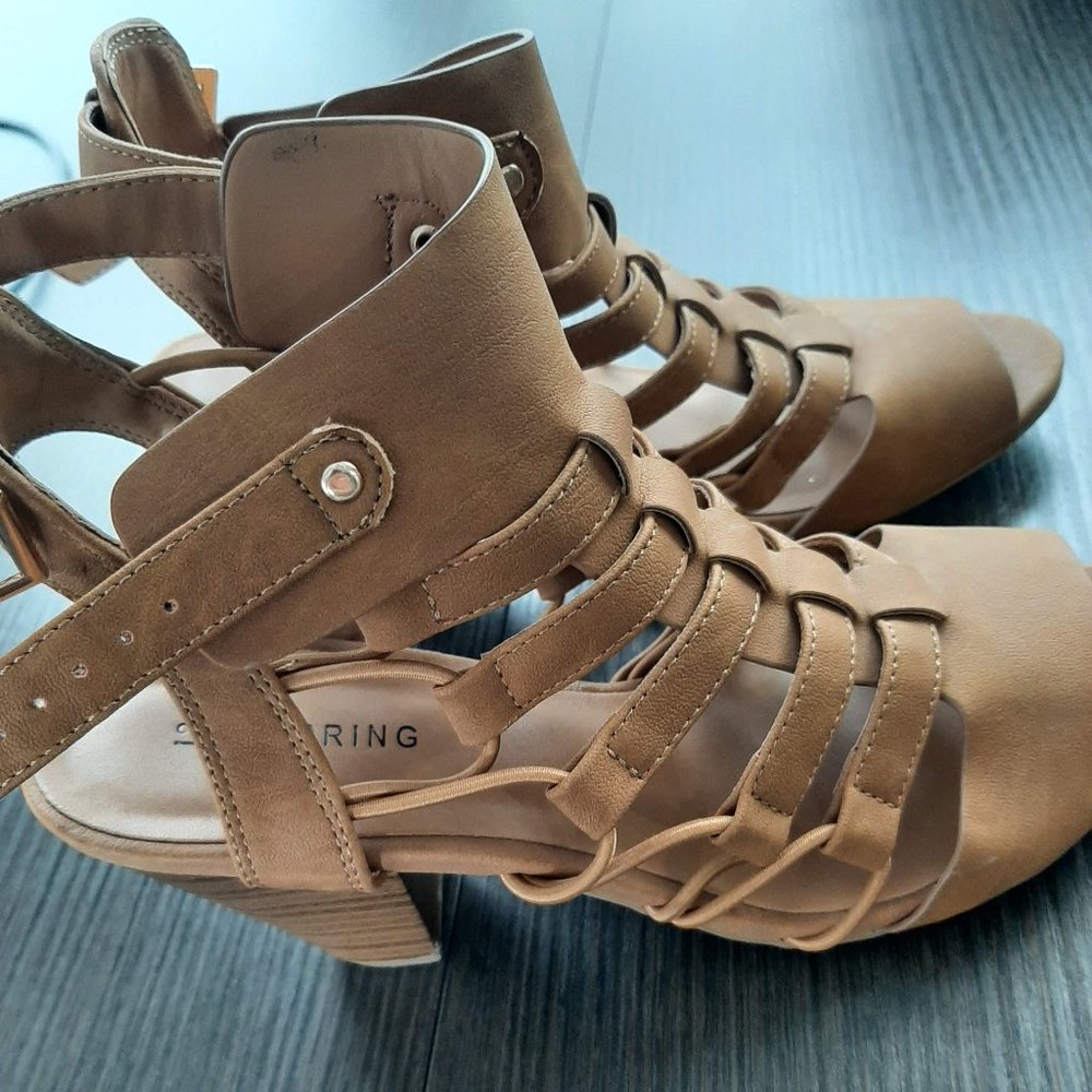 BARELY WORN Tan Heeled Sandals Size 6